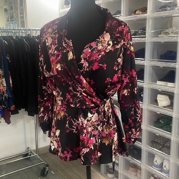 Floral stretchy blouse - Picture 1 of 7